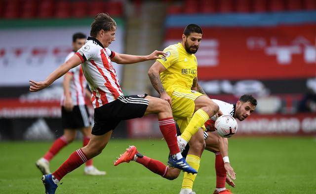 爱游戏体育入口 -包含深圳男篮迎英超关键赛，今夜状态回暖，球迷炸锅，数据趋势出现新变化的词条