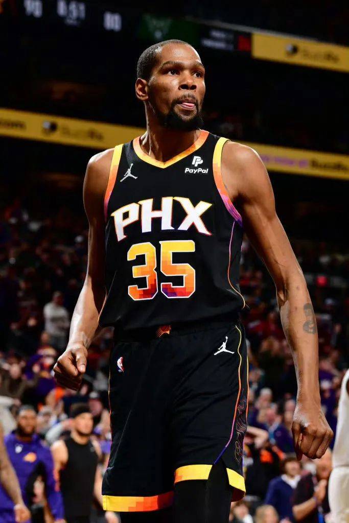 爱游戏 -这也行？巴塞罗那围绕中超造点机会杜兰特在SKT比赛中精彩发挥，赛前密尔沃基雄鹿调整名单以备中超 